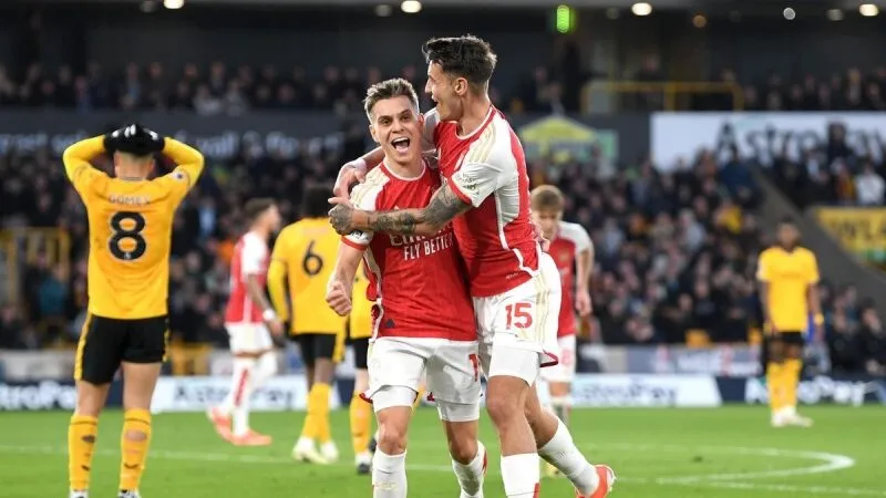 Wolves đấu với Arsenal 01