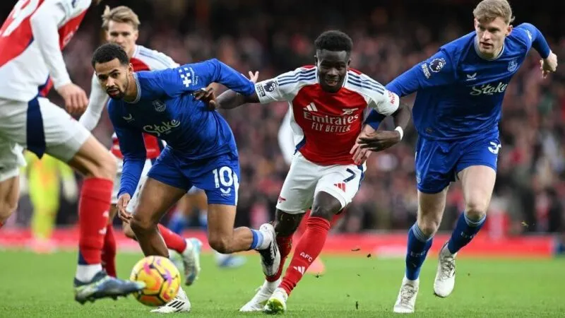 Arsenal đấu với Everton 01