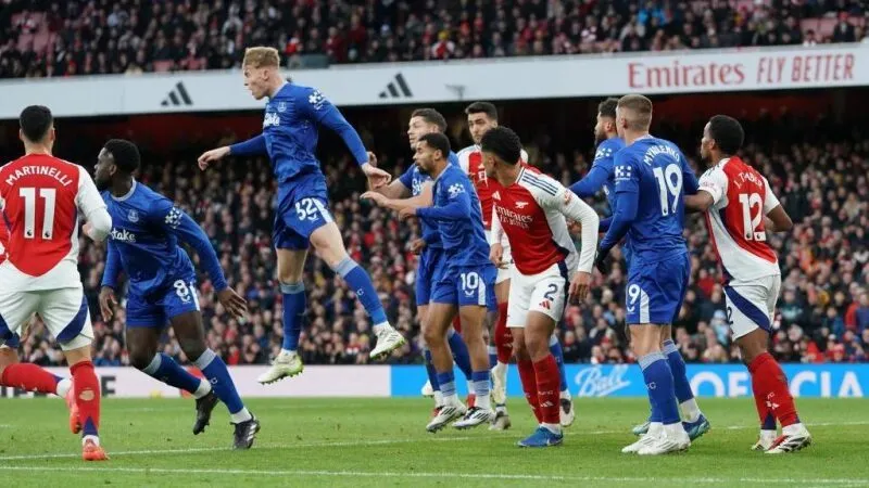 Arsenal đấu với Everton 02