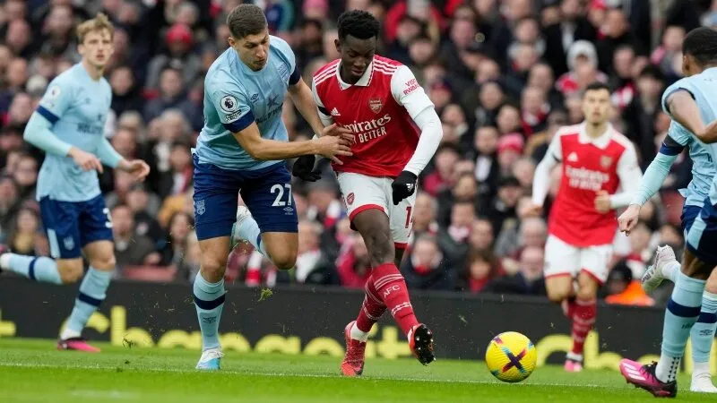 Brentford đấu với Arsenal 02
