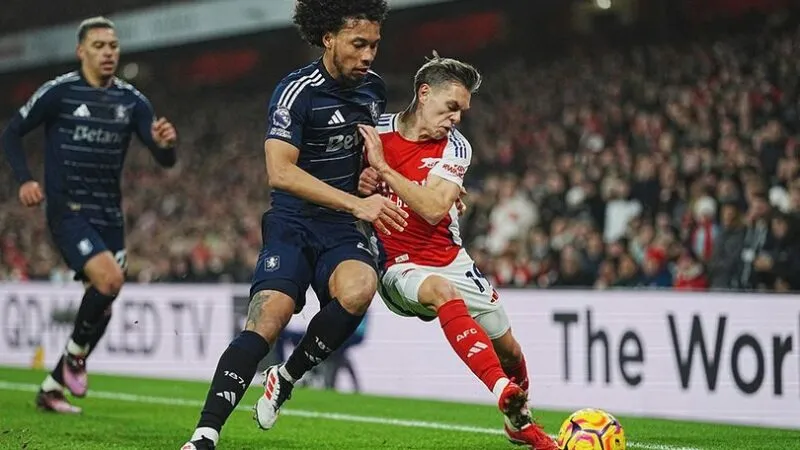 Arsenal đấu với Aston Villa 02