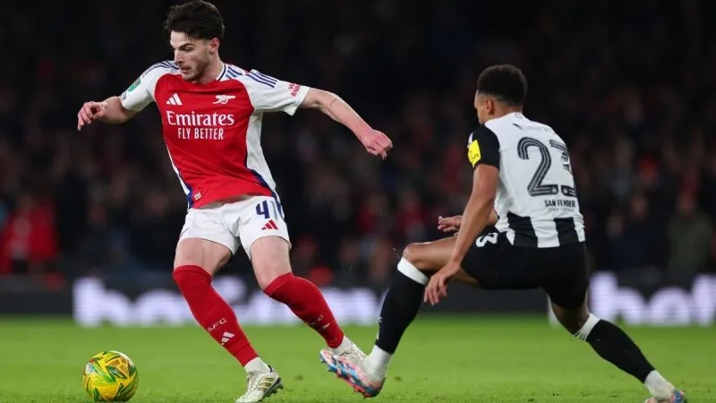 Newcastle đấu với Arsenal 02